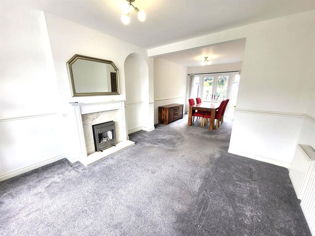 Property photo 2 of 22 Open Plan Living / Dining Pic 1