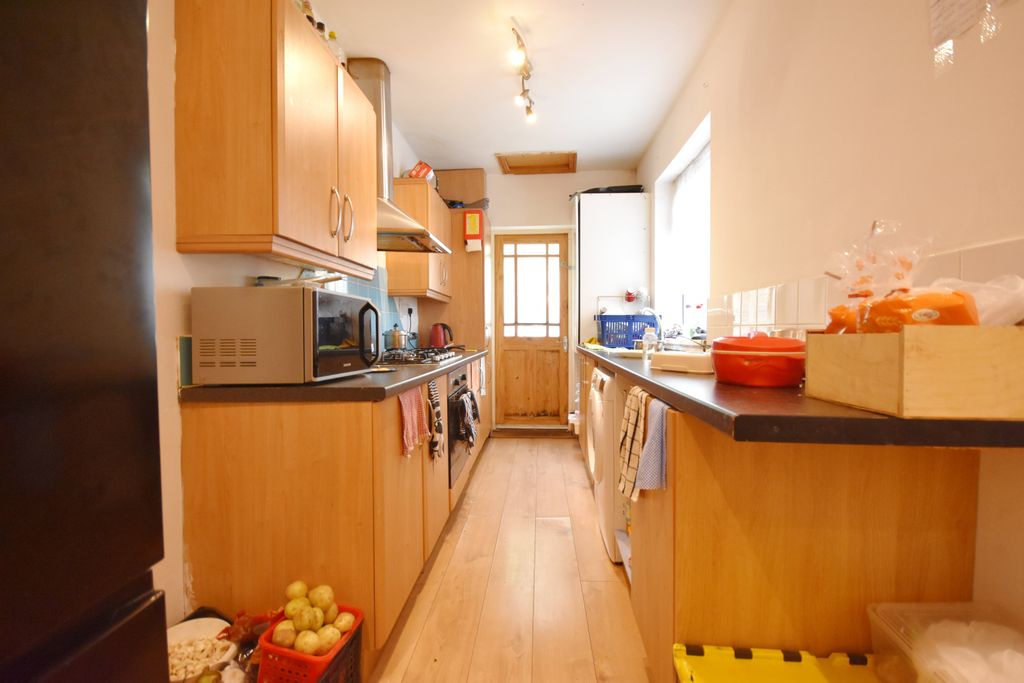 Property photo 2 of 10 Kitchen-Min