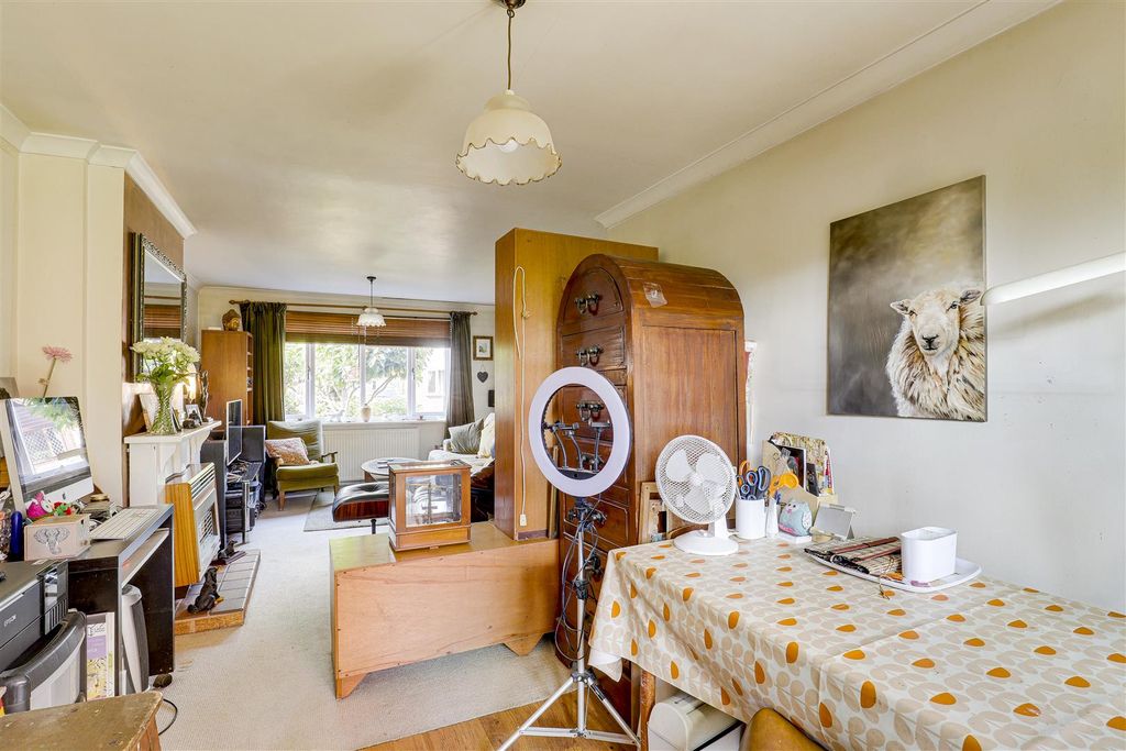 Property photo 3 of 18 5393.Jpg