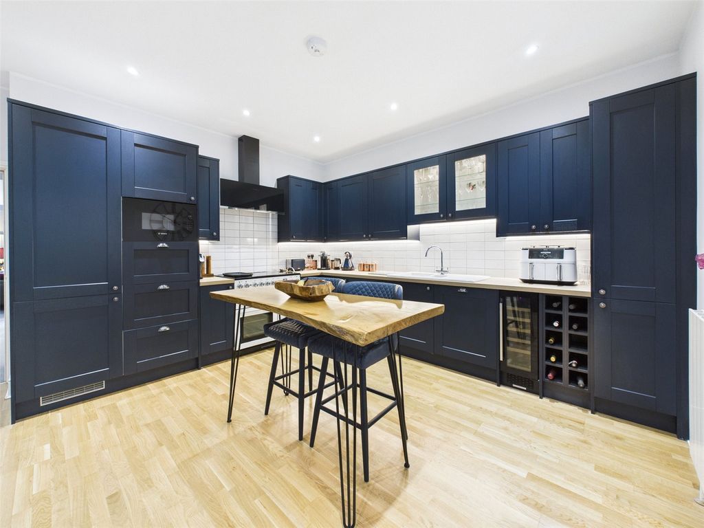 Property photo 2 of 29 Picture No. 14