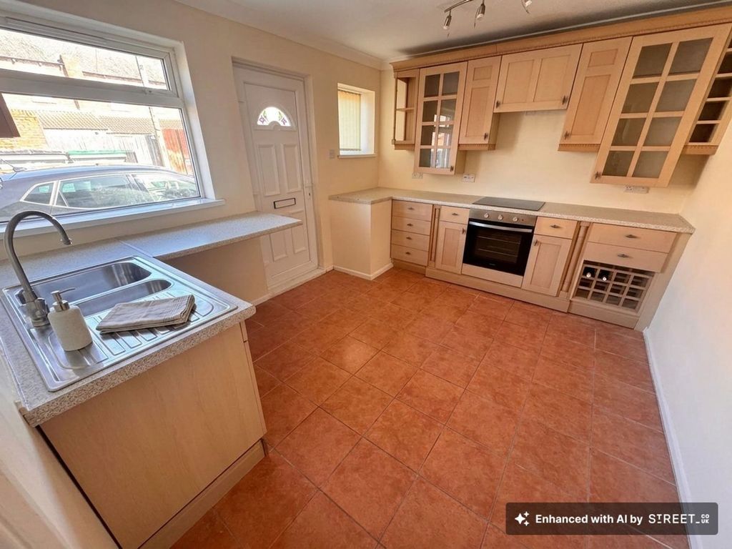 Property photo 1 of 7 Kitchen