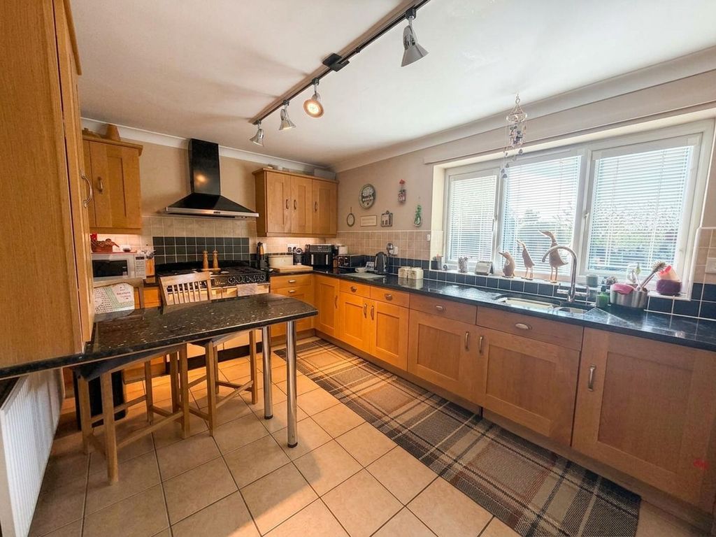 Property photo 2 of 24 Kitchen