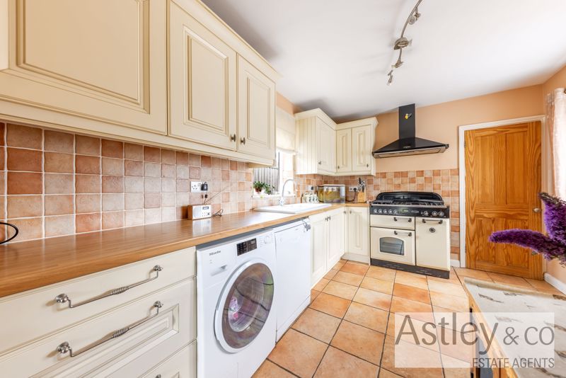Property photo 2 of 16 Kitchen