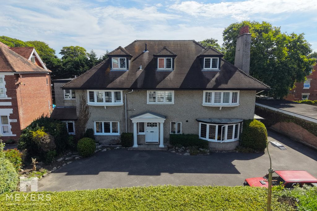 Property photo 1 of 44