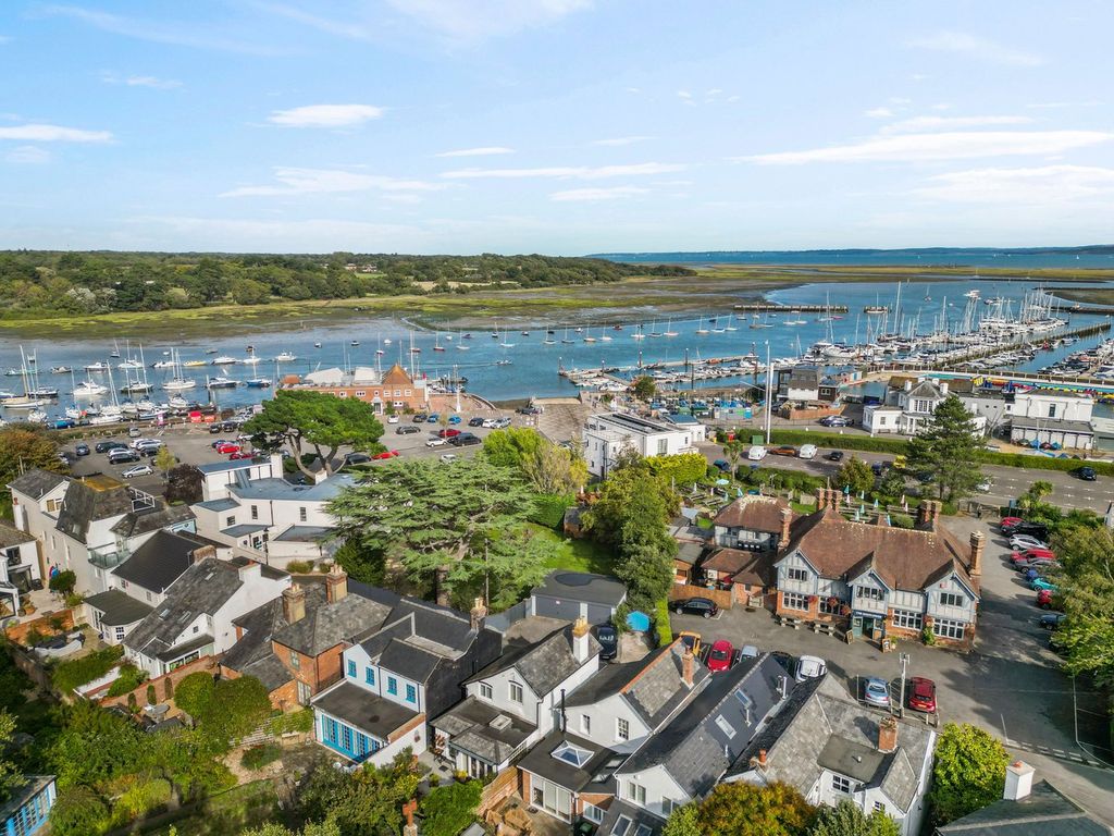 Property photo 2 of 28