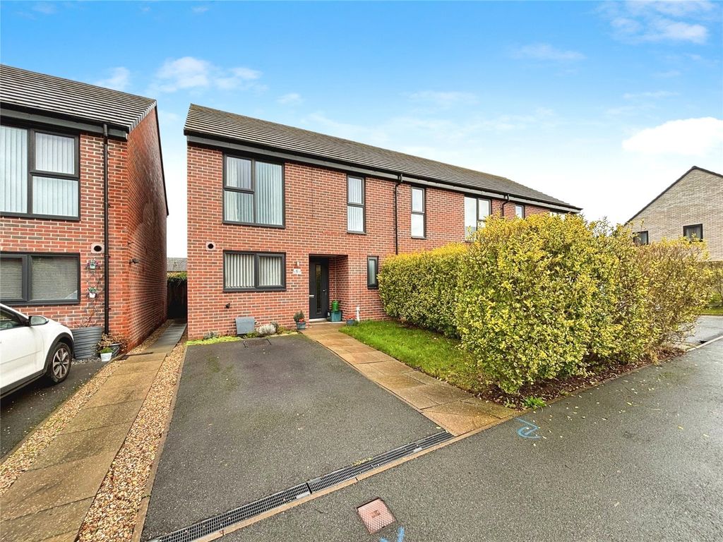 Property photo 1 of 11 Front