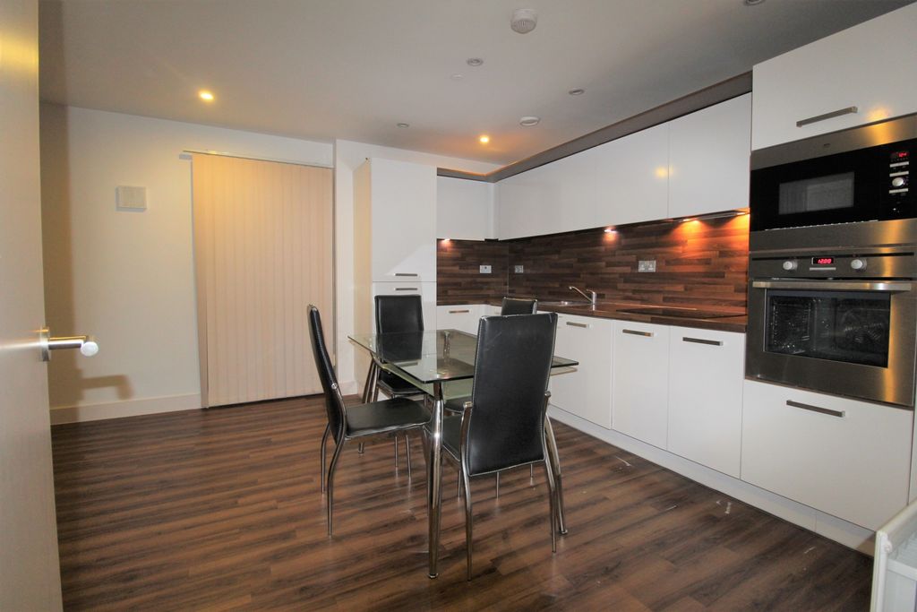 Property photo 3 of 8 Photo 7