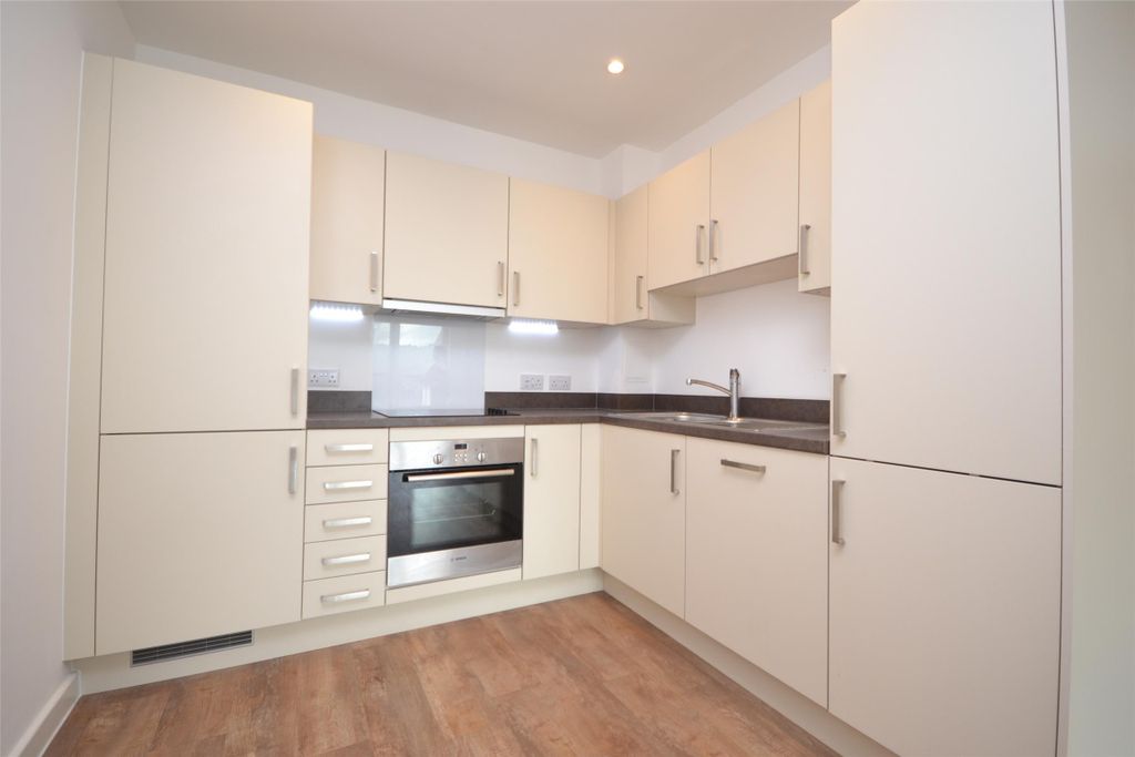 Property photo 3 of 9 Kitchen