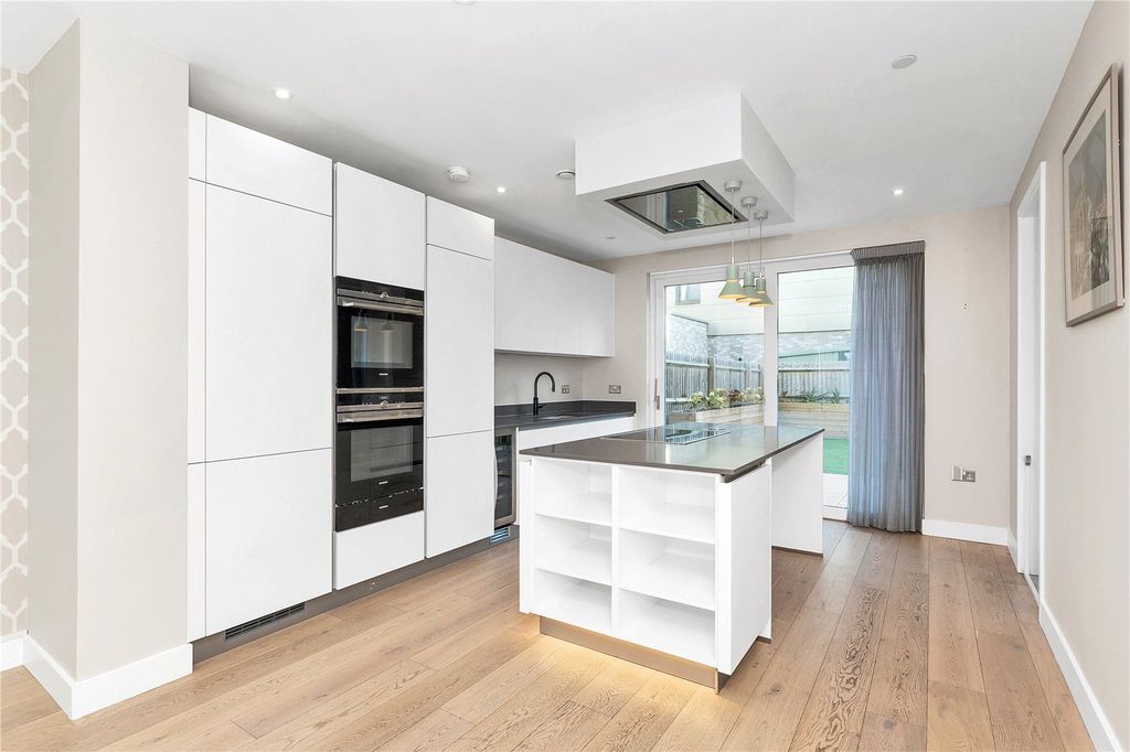 Property photo 2 of 25 Picture No. 06