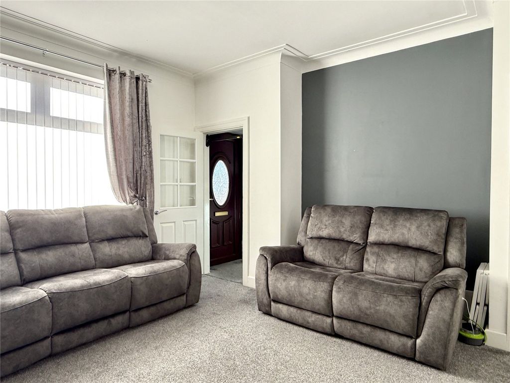 Property photo 3 of 15 Lounge