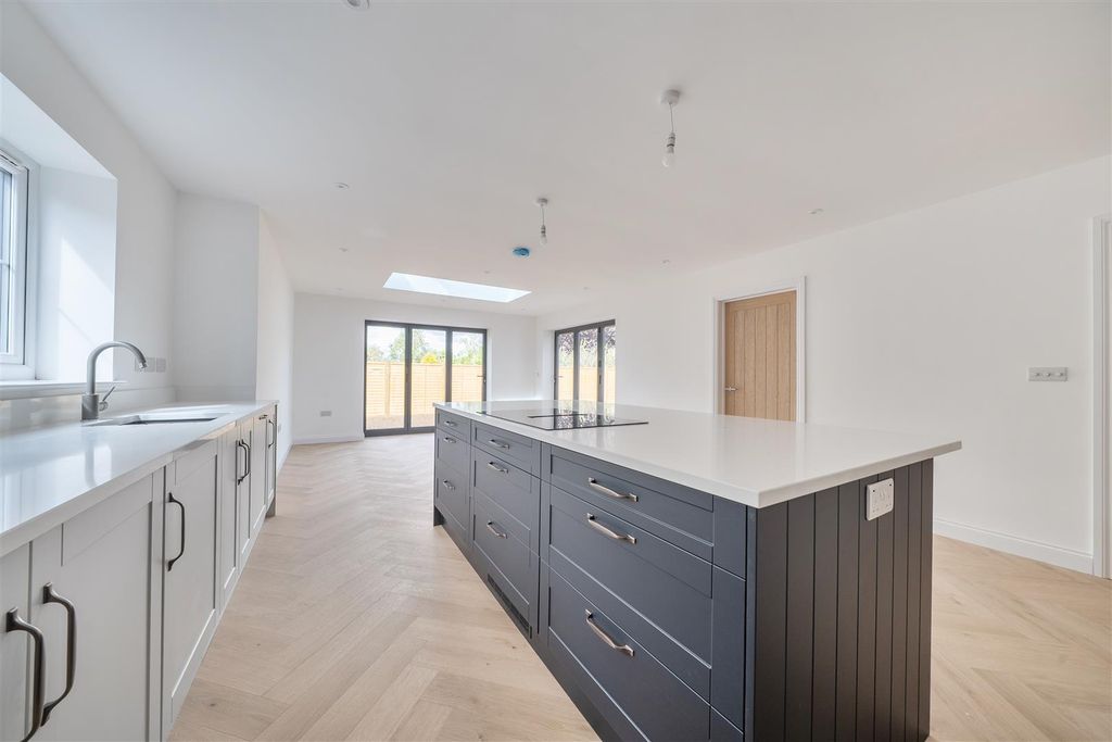 Property photo 2 of 28 1463949-17-6A05A366E2Ad9.Jpg