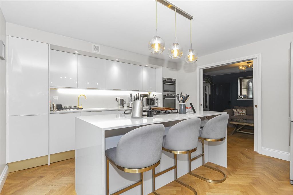 Property photo 3 of 37 Img_8211.Jpg