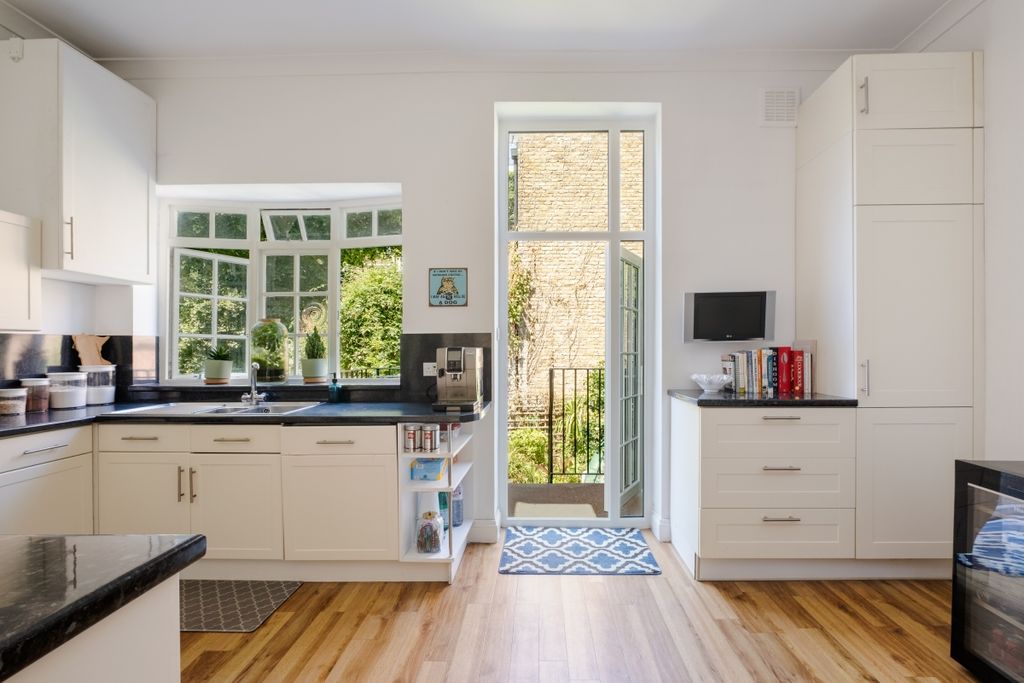 Property photo 2 of 20 Huntingdon Street