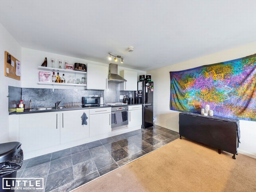 Property photo 2 of 10 Kitchen