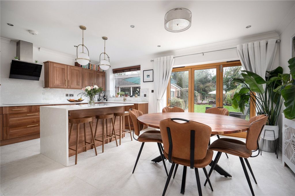 Property photo 2 of 32 Kitchen/Diner