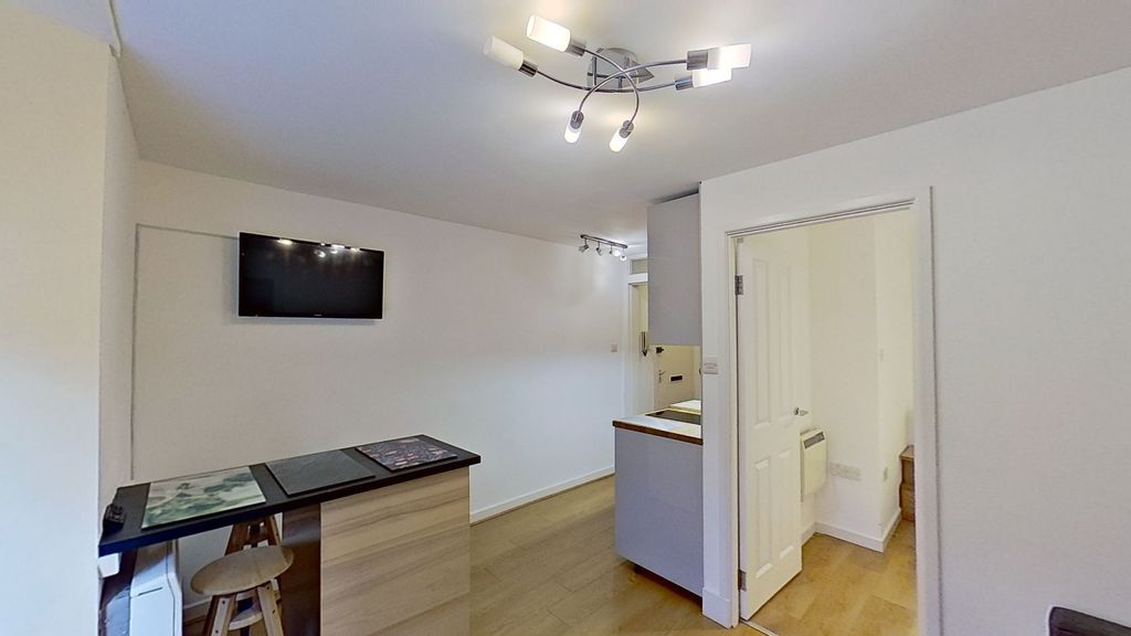 Property photo 2 of 9 Photo 2