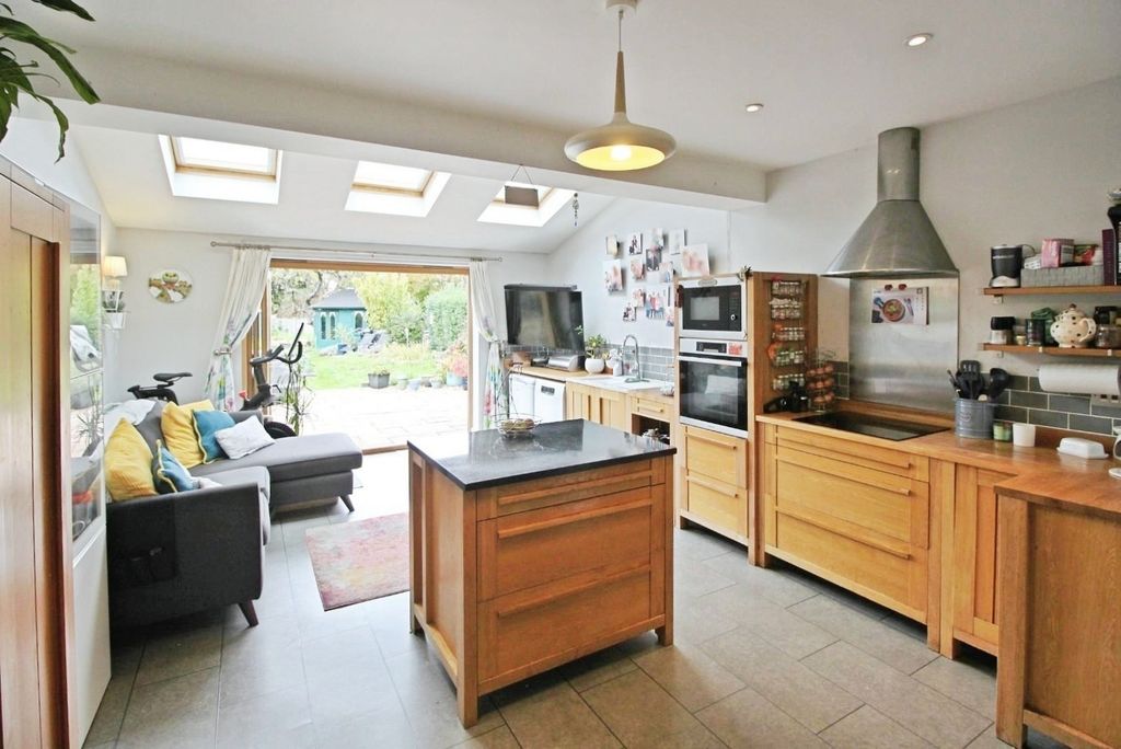 Property photo 3 of 16 Pbox-Img.Jpg