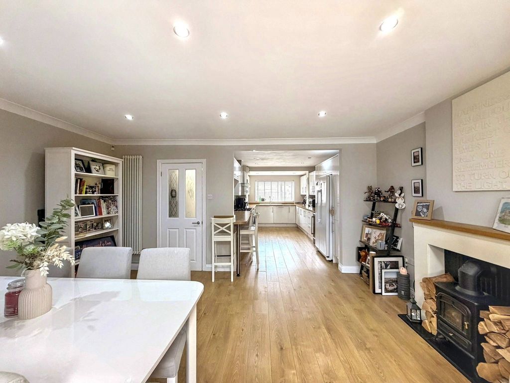 Property photo 3 of 23