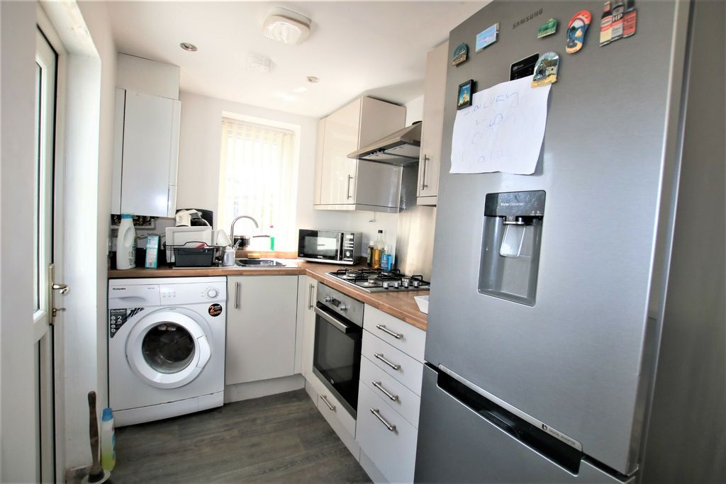Property photo 3 of 8