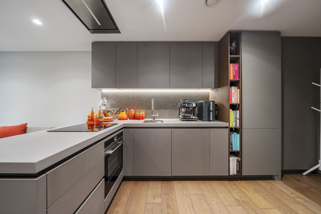 Property photo 2 of 17 Kitchen