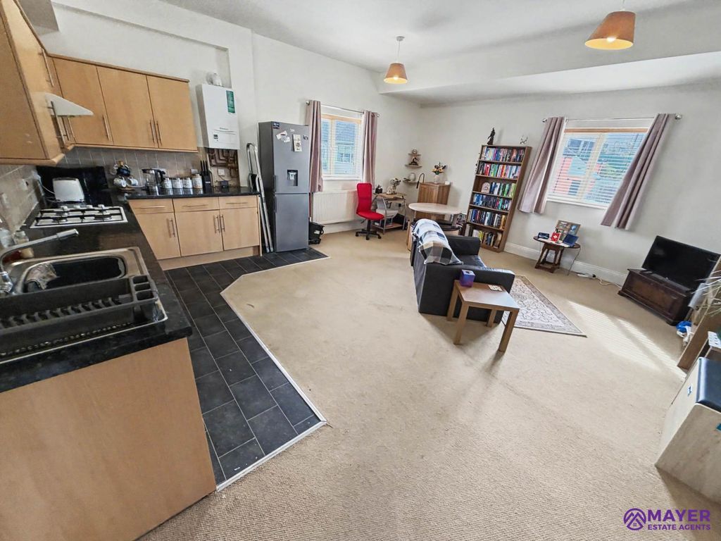 Property photo 3 of 8