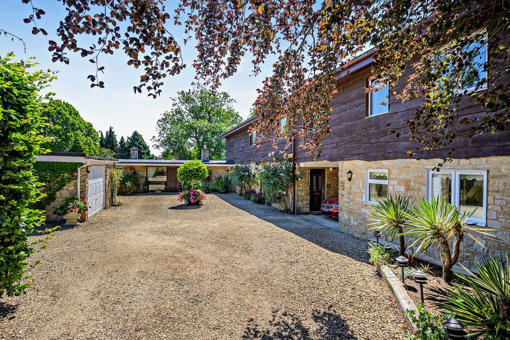 Property photo 1 of 43