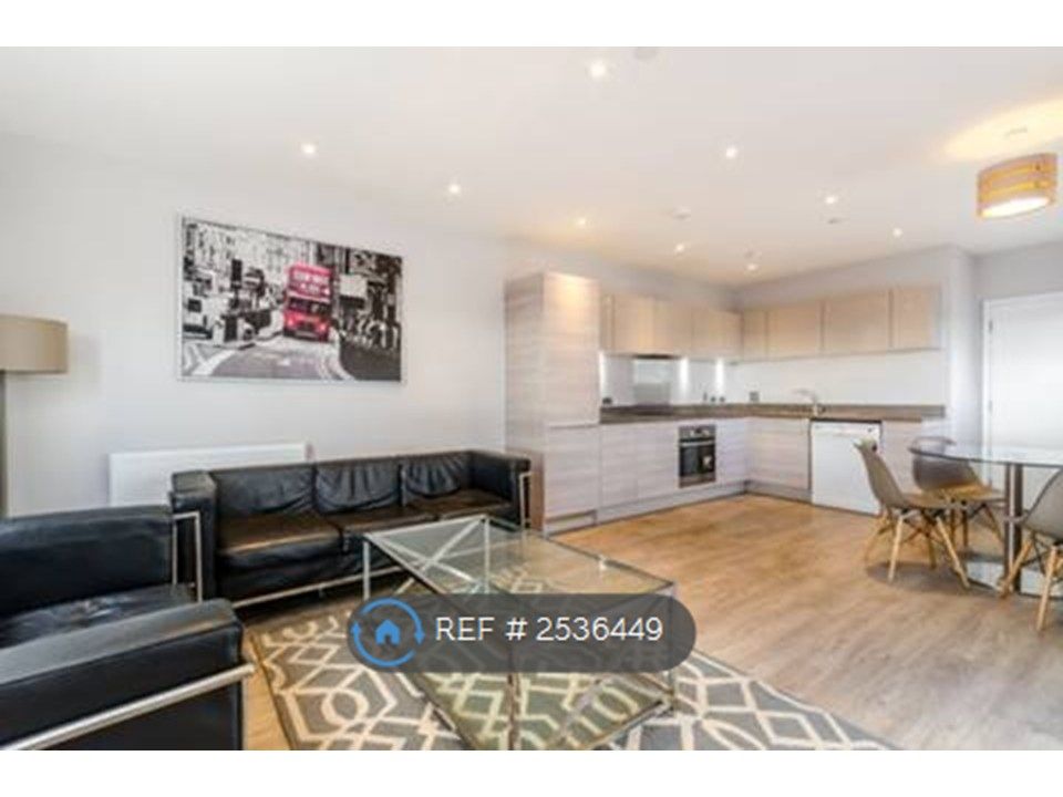 Property photo 2 of 13 Beautiful Lounge &amp; Kitchen