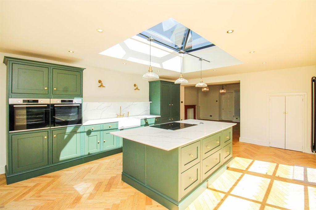 Property photo 1 of 34