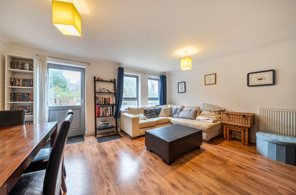 Property photo 2 of 12 1398139-13-696649...