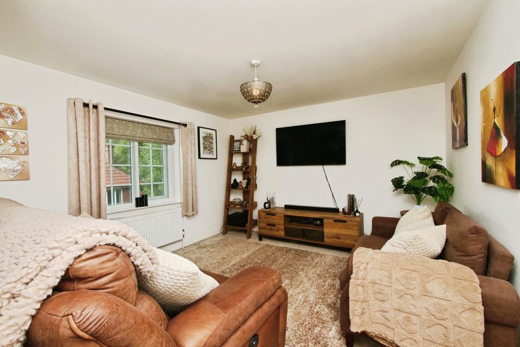 Property photo 3 of 12 Pbox-Img.Jpg