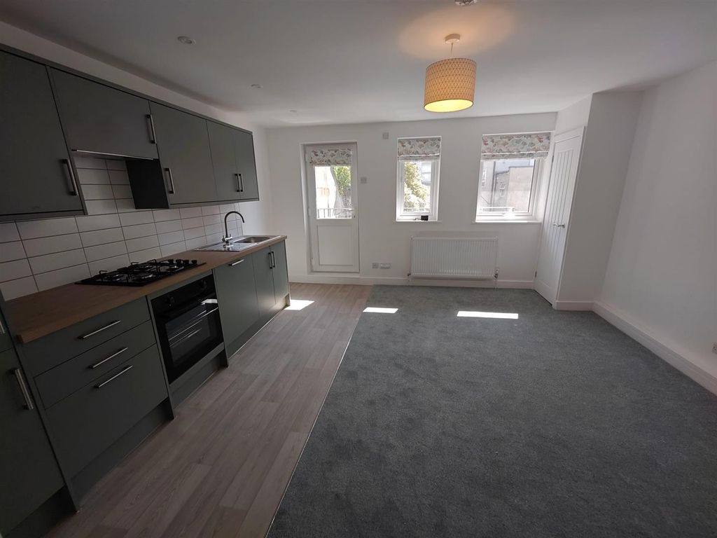 Property photo 3 of 10 Evelyn Ct (10).Jpg