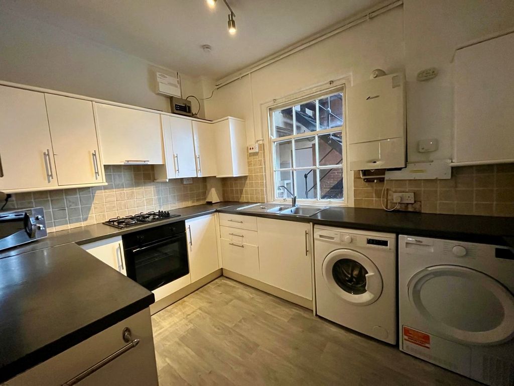 Property photo 2 of 5 Kitchen