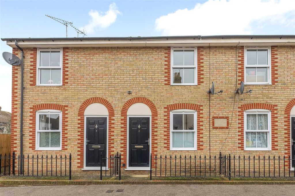 Property photo 1 of 8 Harwich Street, Whitstable