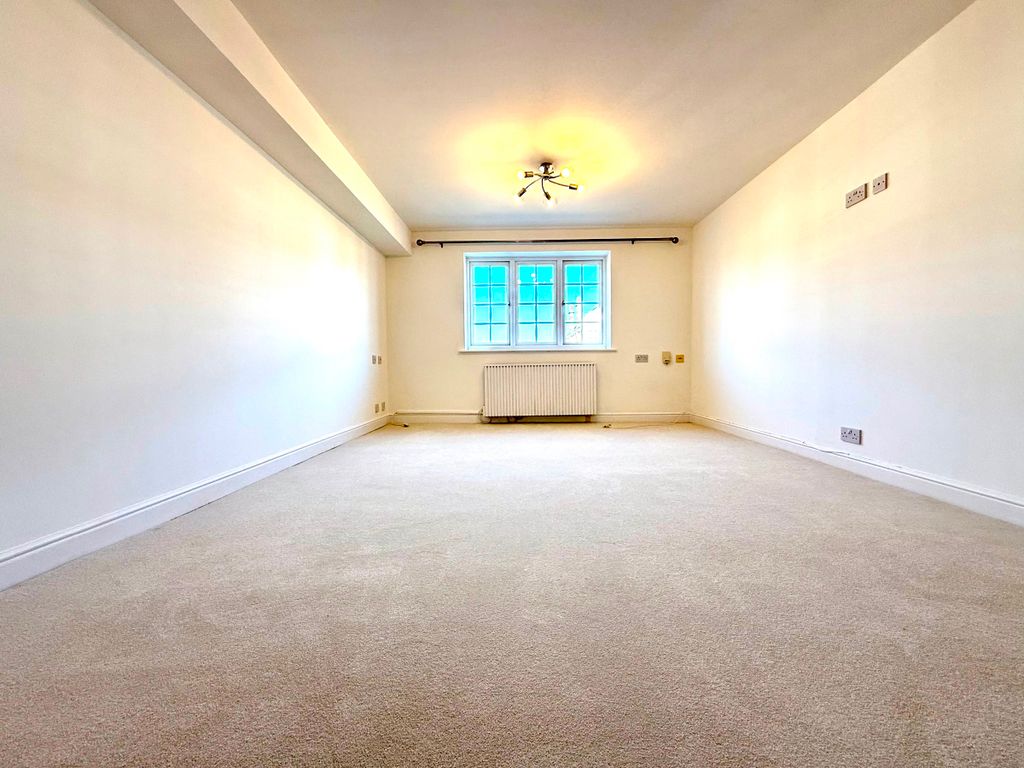 Property photo 2 of 28