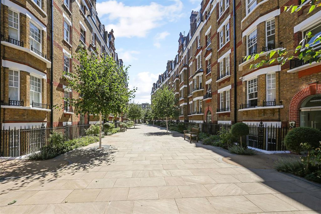 Property photo 1 of 5 Flat 14, Marlborough, 61 Walton Street London  (3)