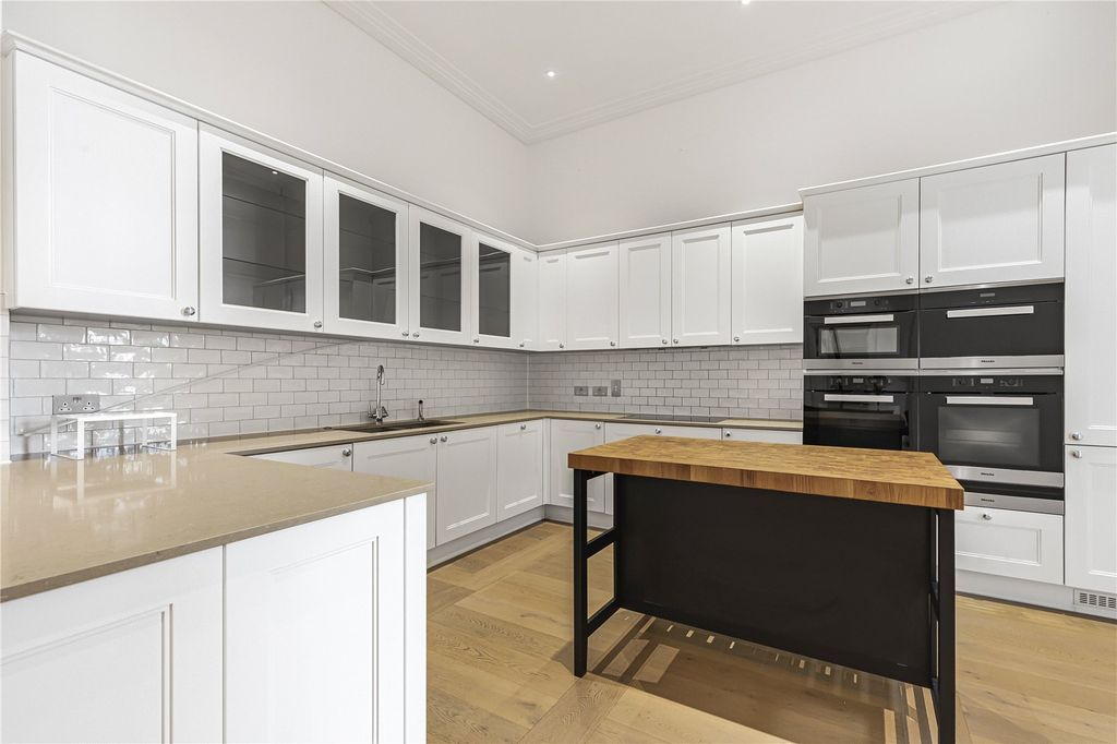 Property photo 2 of 14 Kitchen