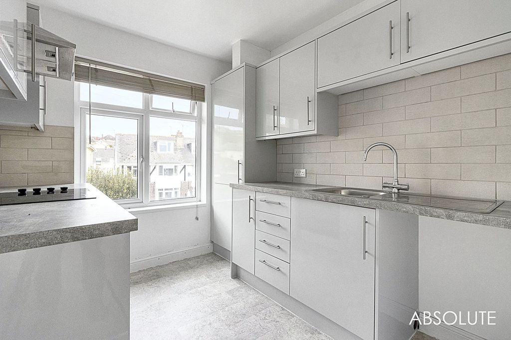 Property photo 2 of 12 Kitchen