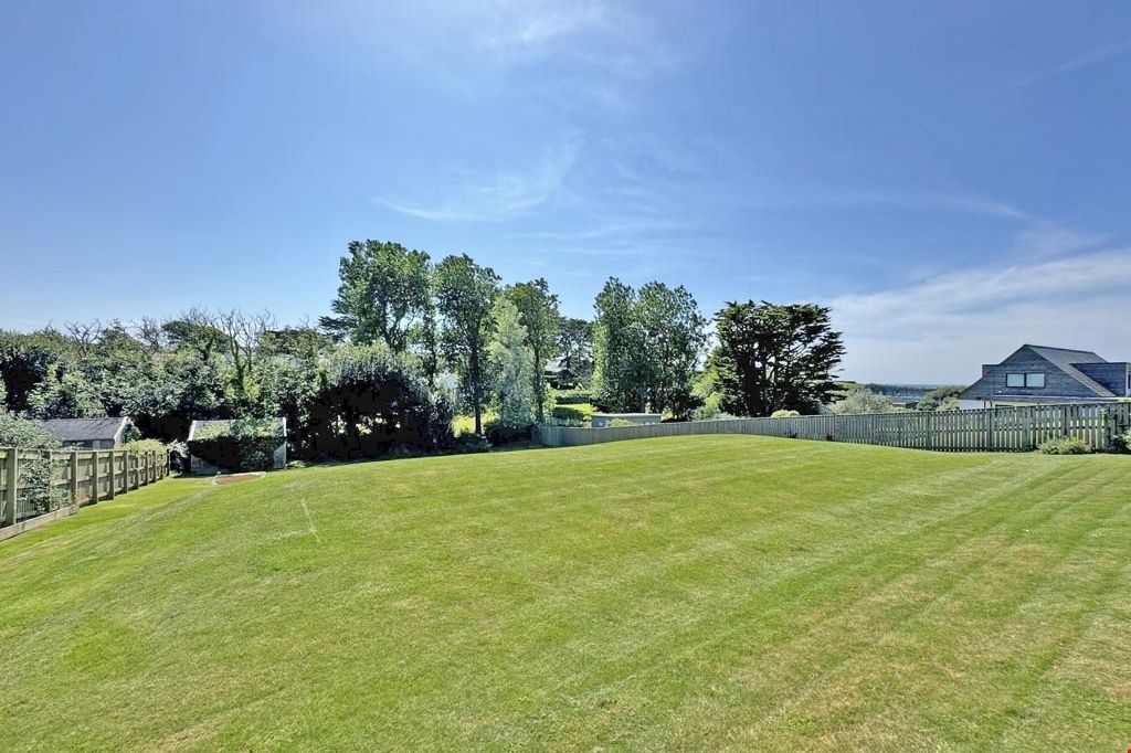 Property photo 3 of 12 c0c6B0B5-08B7-4B31-Aafd-8652Fc087405