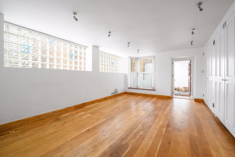 Property photo 3 of 13 Photo 7