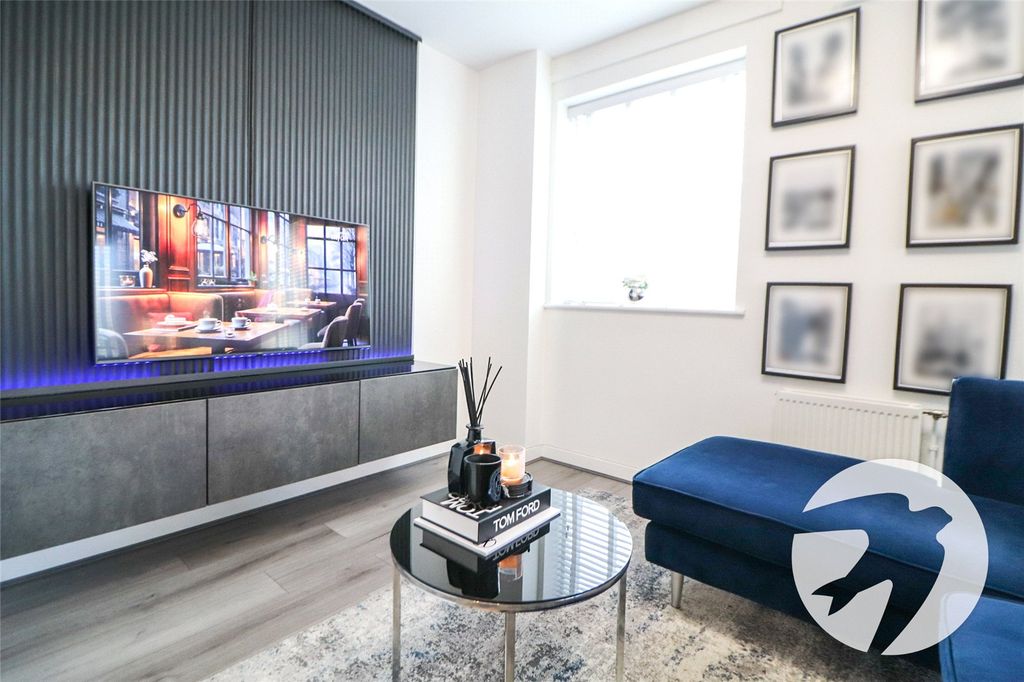 Property photo 2 of 9 Picture No. 15