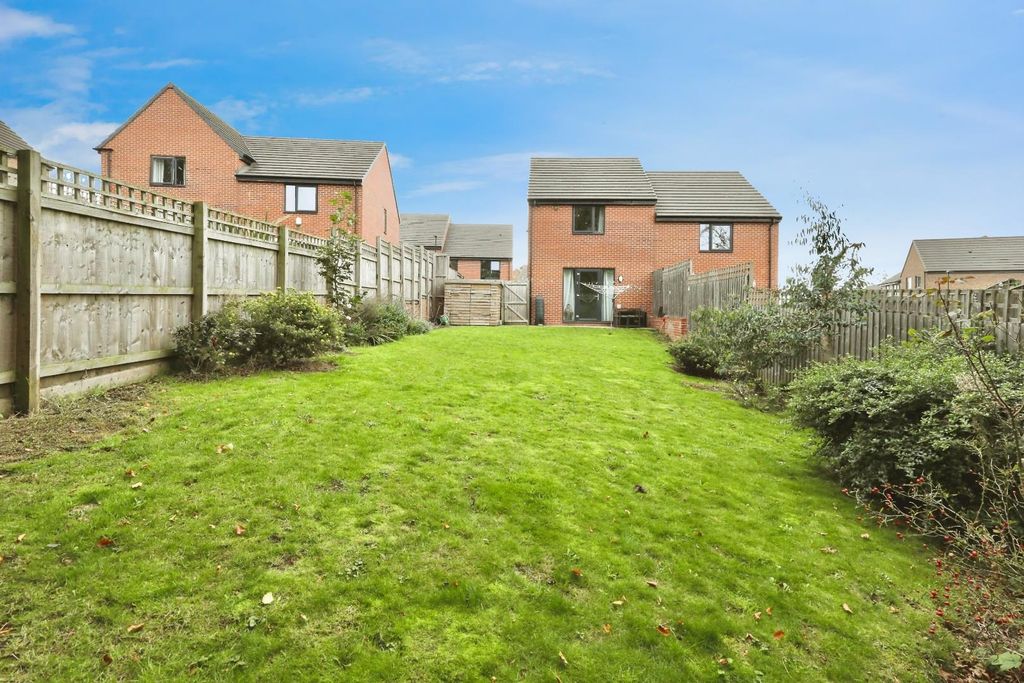 Property photo 3 of 27 Garden