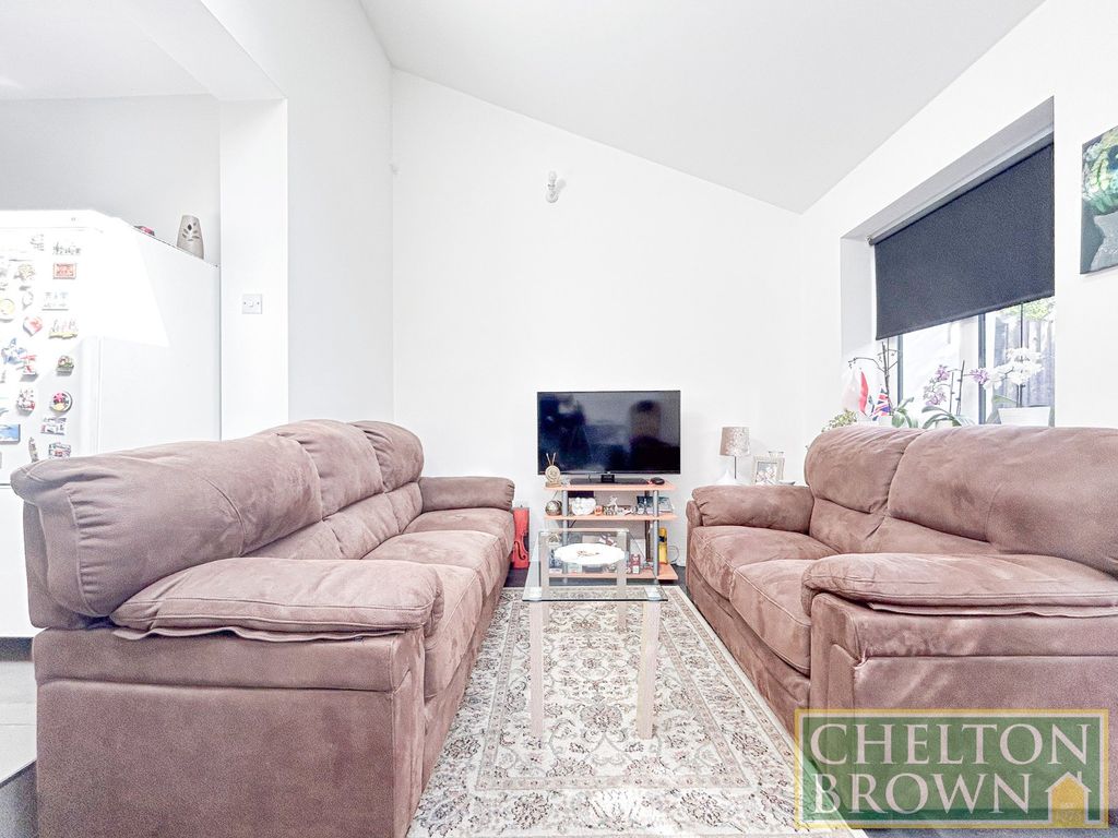 Property photo 3 of 18 Living Room