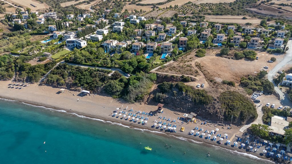 Property photo 3 of 53