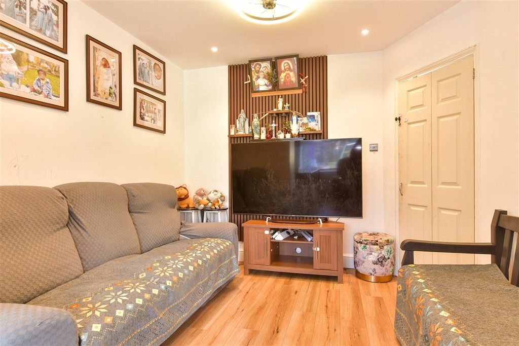 Property photo 3 of 13 Lounge