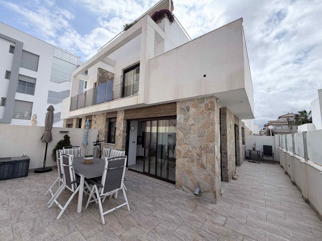 Property photo 2 of 44