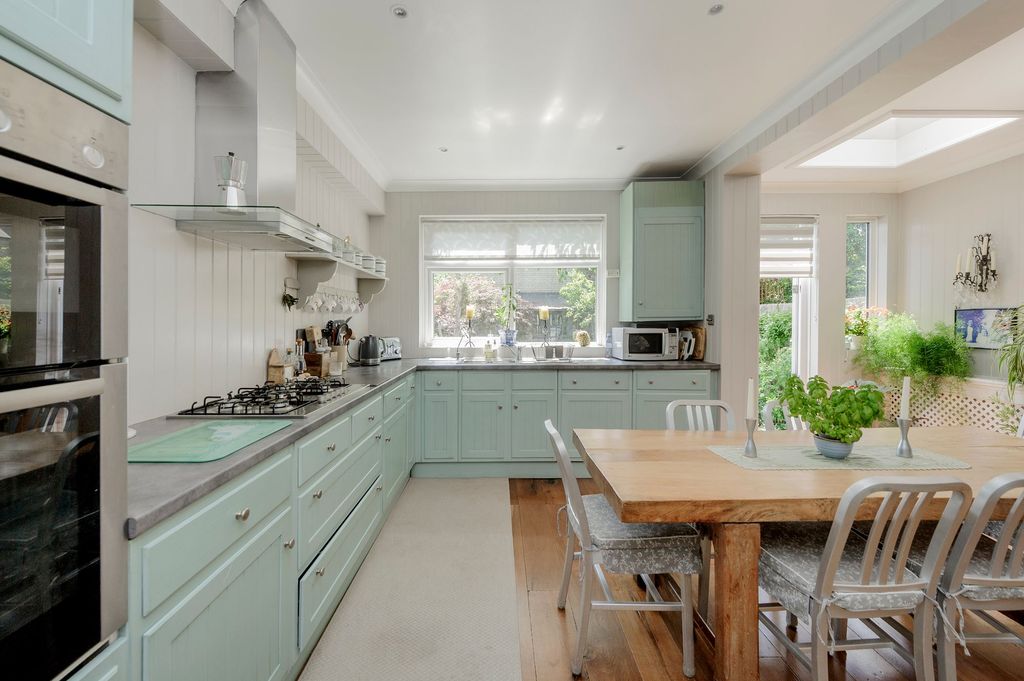 Property photo 1 of 21