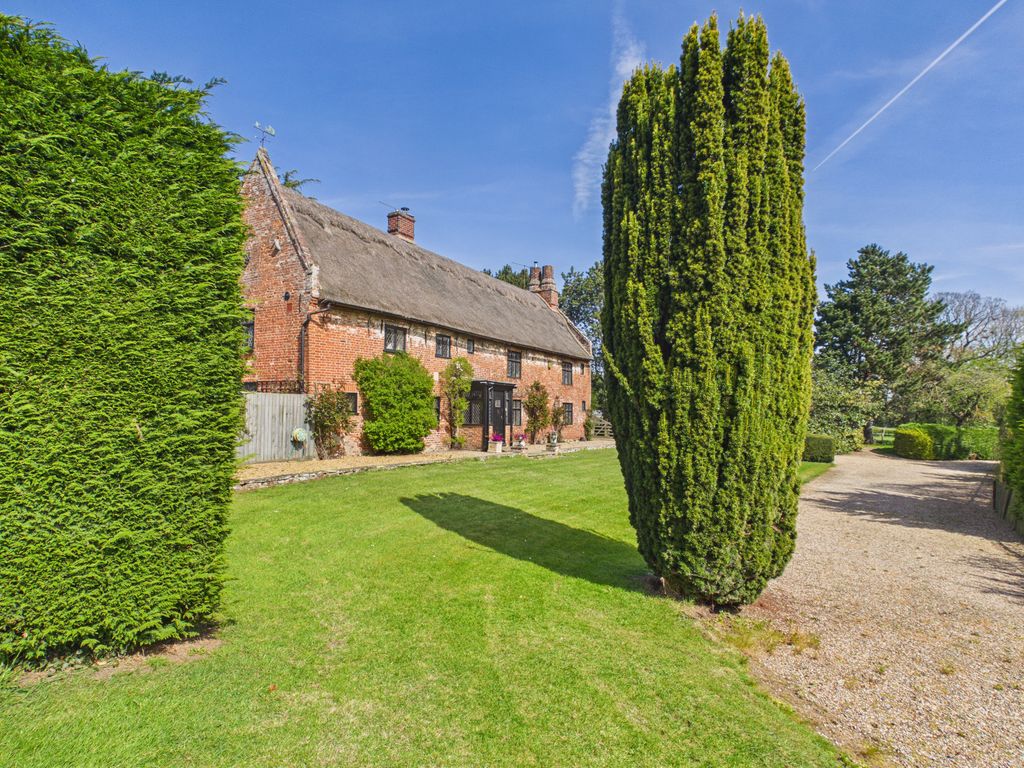 Property photo 1 of 34 The Manor House Browston Nr31 9Dp Front Shot From