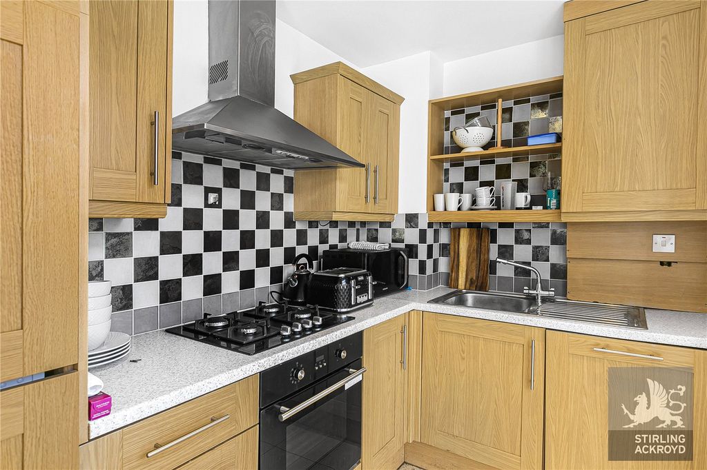 Property photo 3 of 9 Kitchen