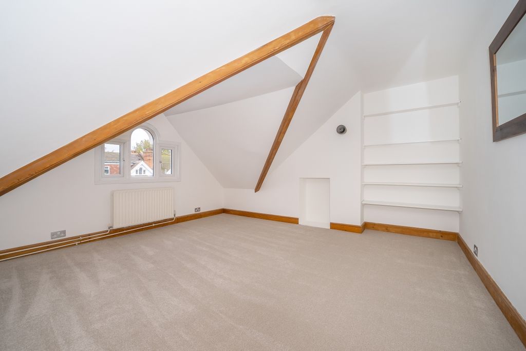 Property photo 2 of 12 004