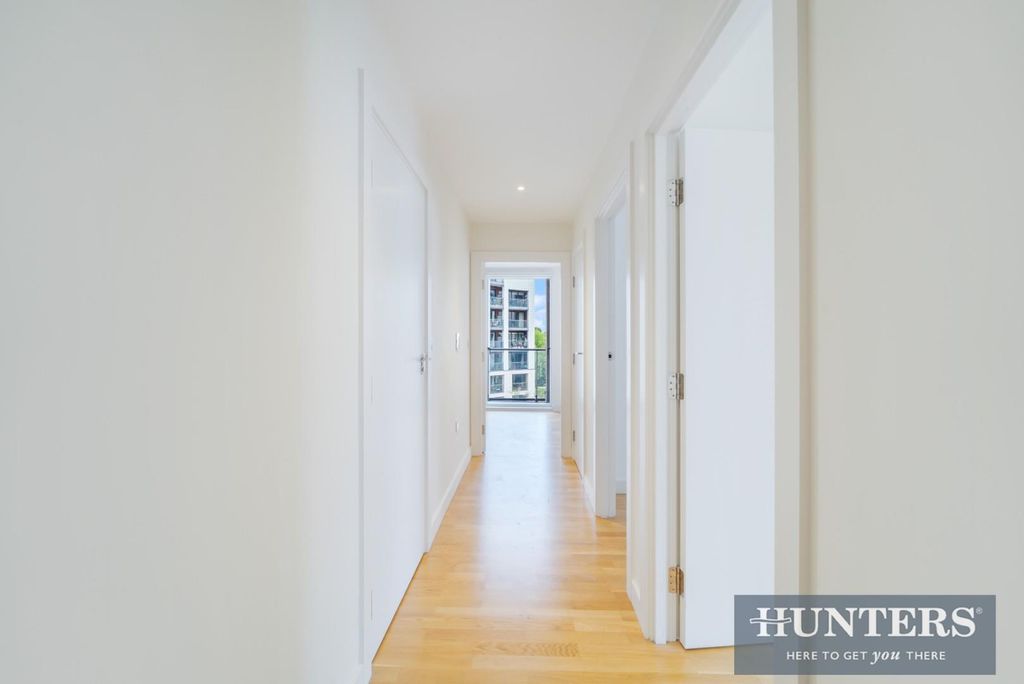 Property photo 2 of 8 Pump House Crescent, 26 (8).Jpg